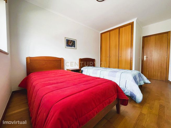 Apartamento T3 com garagem dupla junto ao Palácio Sotto Mayor – Figuei-7