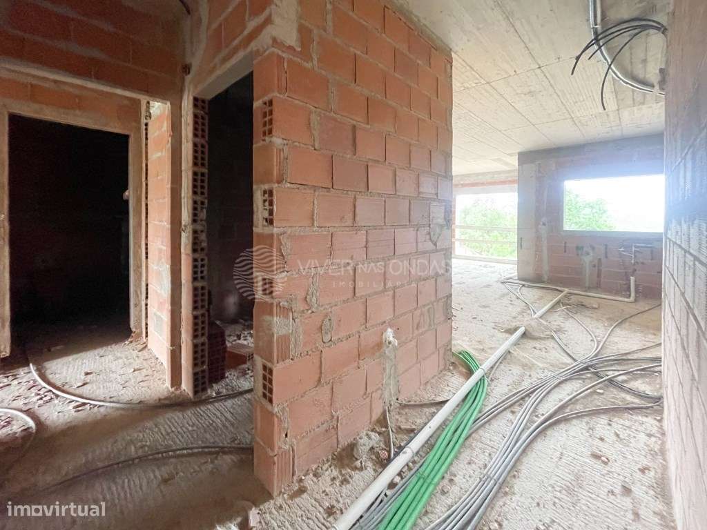 Apartamento T3 c/ garagem e varandas | Vale de Milhaços | Corroios - Grande imagem: 4/44