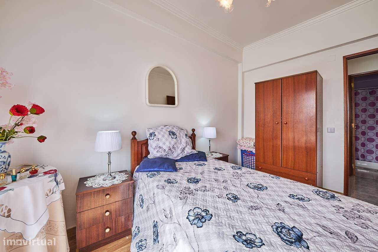 Apartamento com 3 quartos - Corroios-3