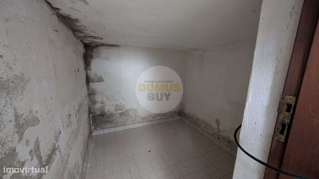 APARTAMENTO T1 | CAVE | PARA REMODELAÇÃO - CRUZ DE PAU - Grande imagem: 3/12