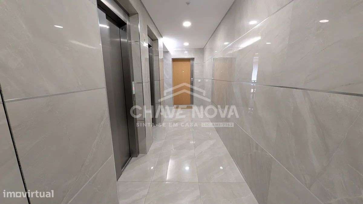 Apartamento T3 c/ Terraço (77.35m2) e Garagem Box em Mafamude-12