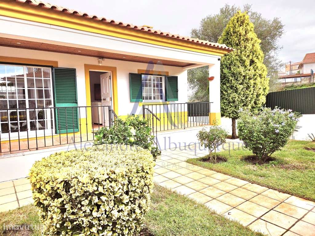 Moradia Isolada T4 de Prestígio com Piscina e Jardim - Grande imagem: 4/39