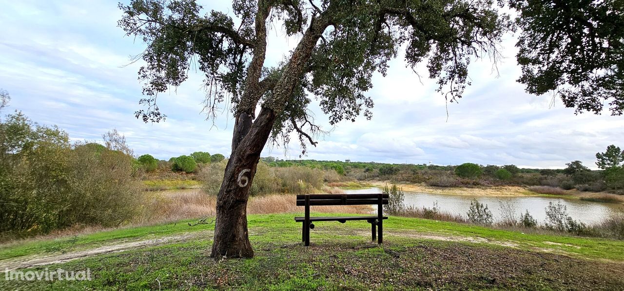 Terreno com vista para o lago no Condomínio de Vila Nova Santo Estevão