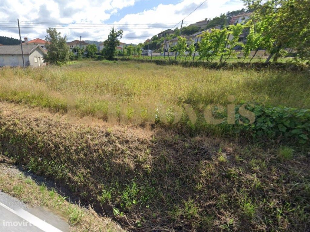 TERRENO, EM FONTE ARCADA, NA PÓVOA DE LANHOSO