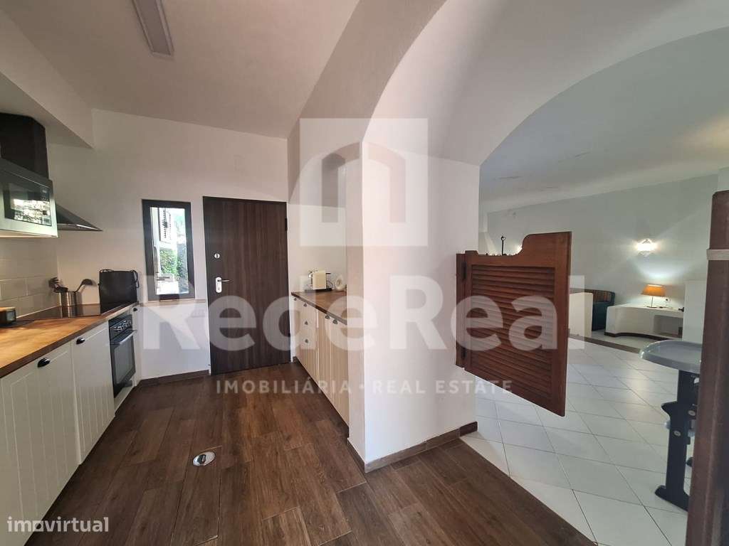 Moradia T3 + 1 com Boas Áreas em Lote de 300 m² - Centro de Albufeira-43
