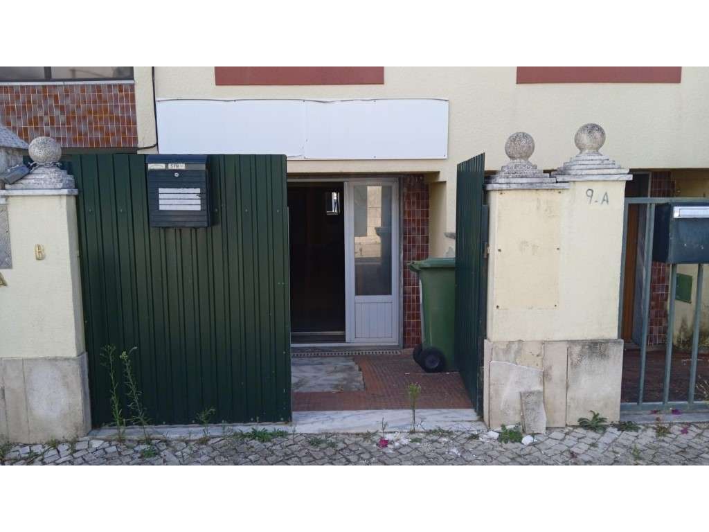 Loja com Acesso Direto à Rua - 46m² + 15m² de Terreno - Grande imagem: 2/9