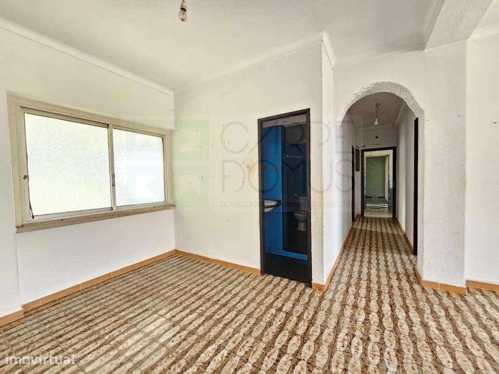 Prédio com Comércio e 2 apartamentos, em Mem Martins, Sintra-51