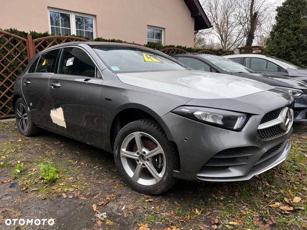 Mercedes-Benz CLA 200 Shooting Brake 7G-DCT AMG Line - 9