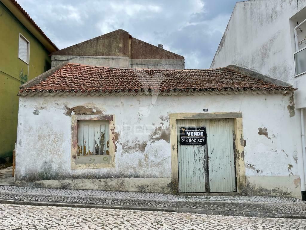 Casa antiga para recuperar em Vermelha