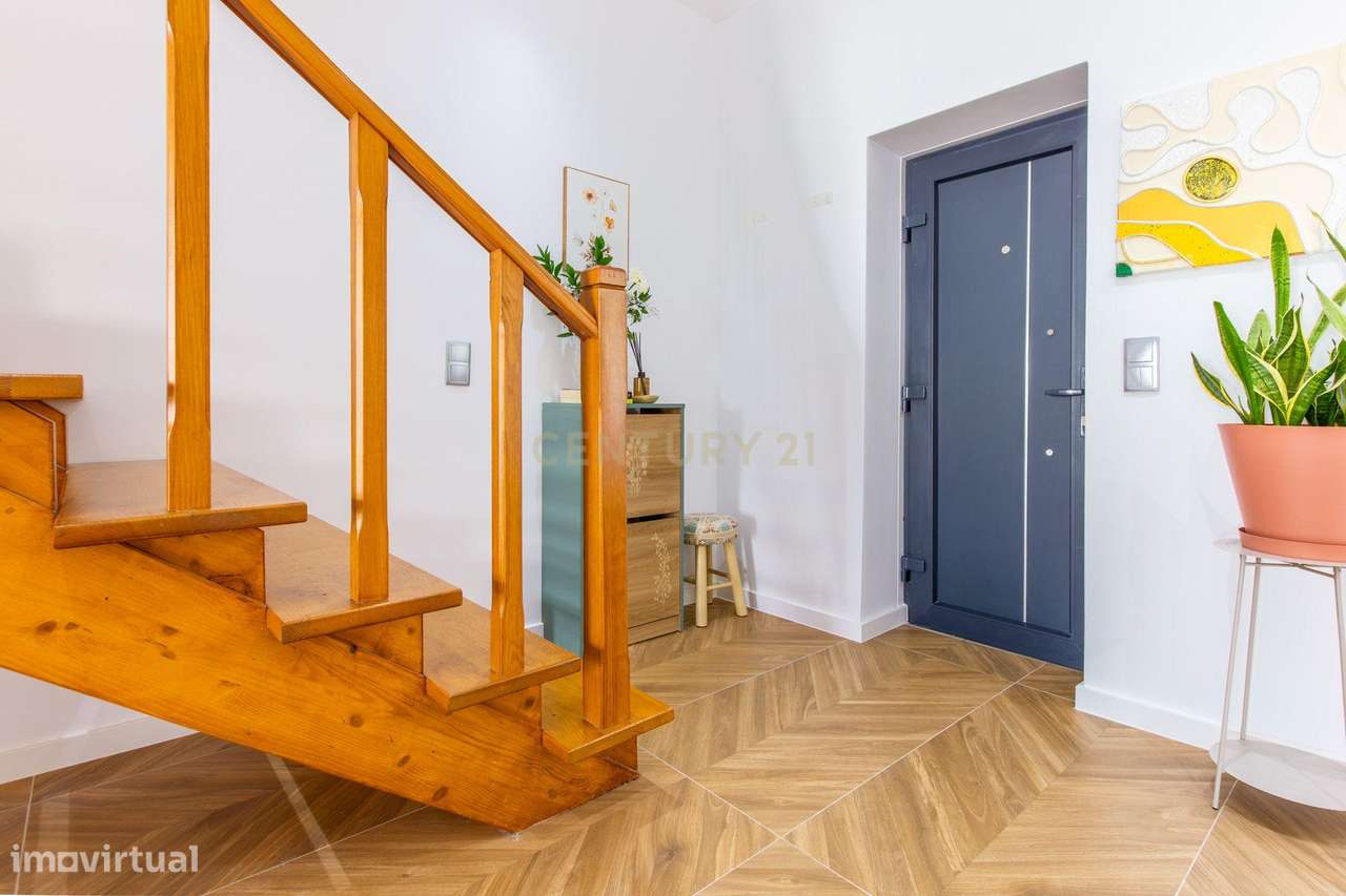 Moradia T2 Renovada com logradouro em Montijo-6
