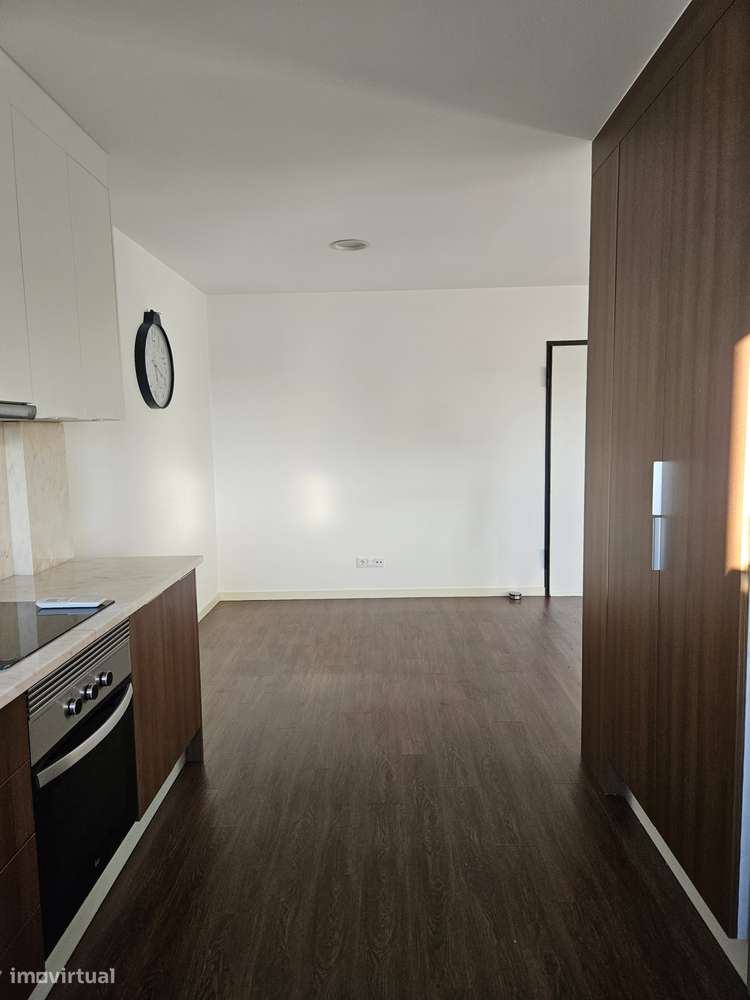 Apartamento T3 semi-novo perto da escolas Agrária e de Saúde - Grande imagem: 5/31