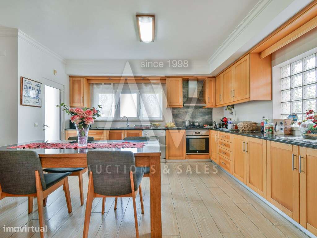 Moradia Independente V3+1 de R/C e Cave-8