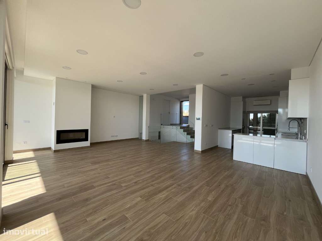 Moradia T3 de Luxo com Piscina e Jardim - Algarve - Grande imagem: 2/53