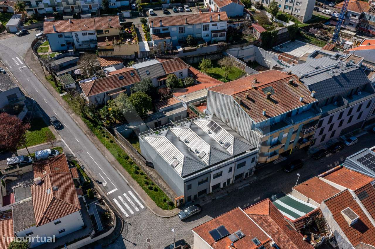 Moradia T3 com pátio, anexos e garagem em Paranhos - Porto-54