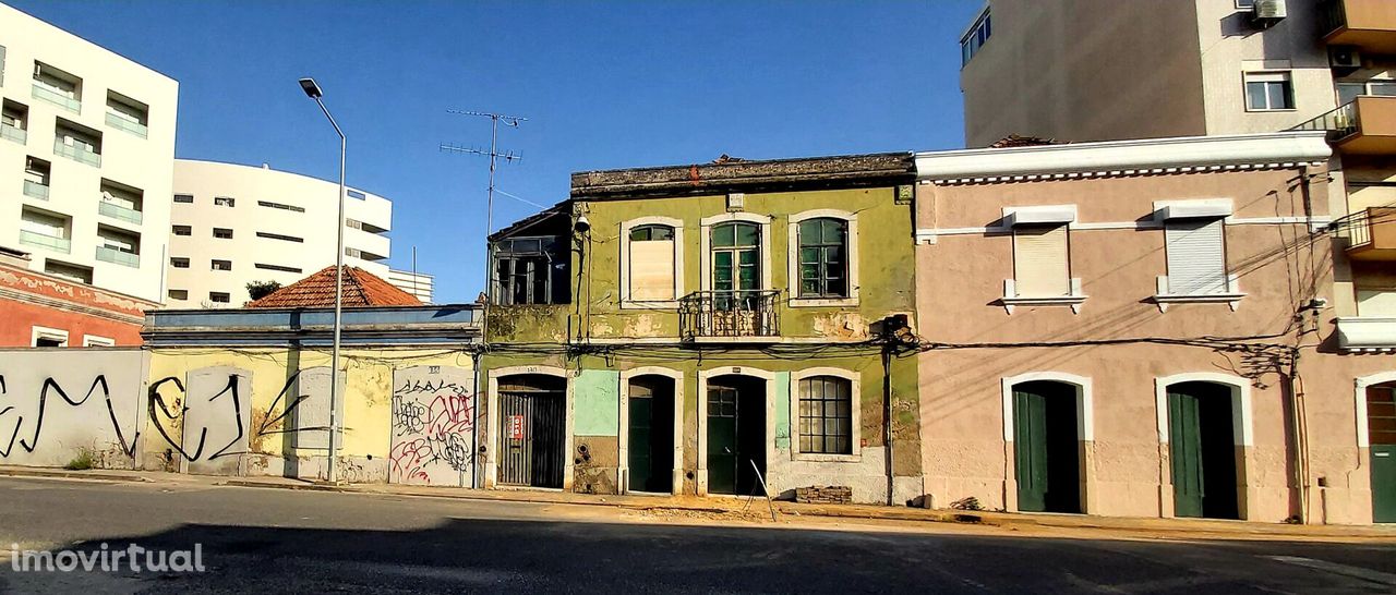 Para reconstrução ou ampliação no Centro de Setúbal. Edifício Residenc