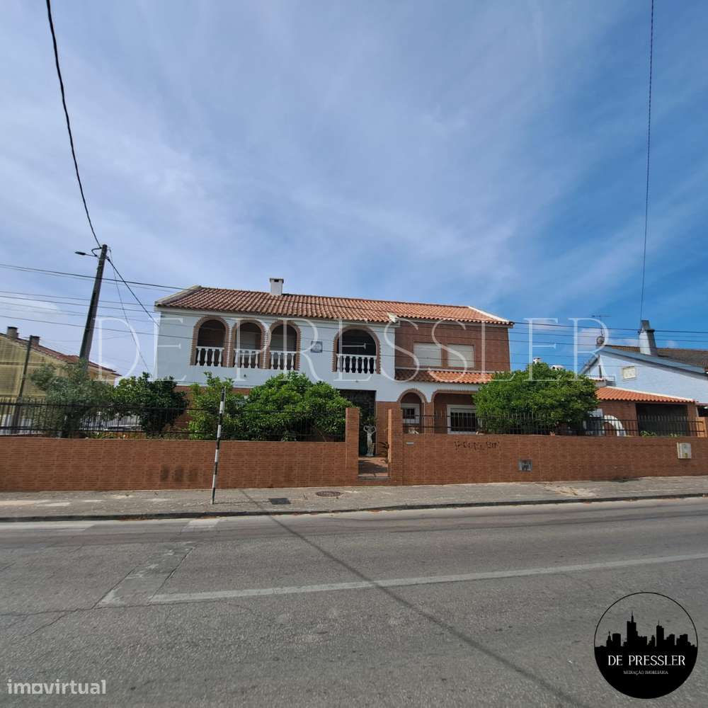 Excelente Moradia Isolada em Santo António da Charneca - Barreiro-25