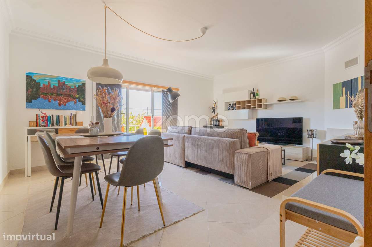 Apartamento T2 com logradouro privativo, box e lugar de estacionamento - Grande imagem: 2/27