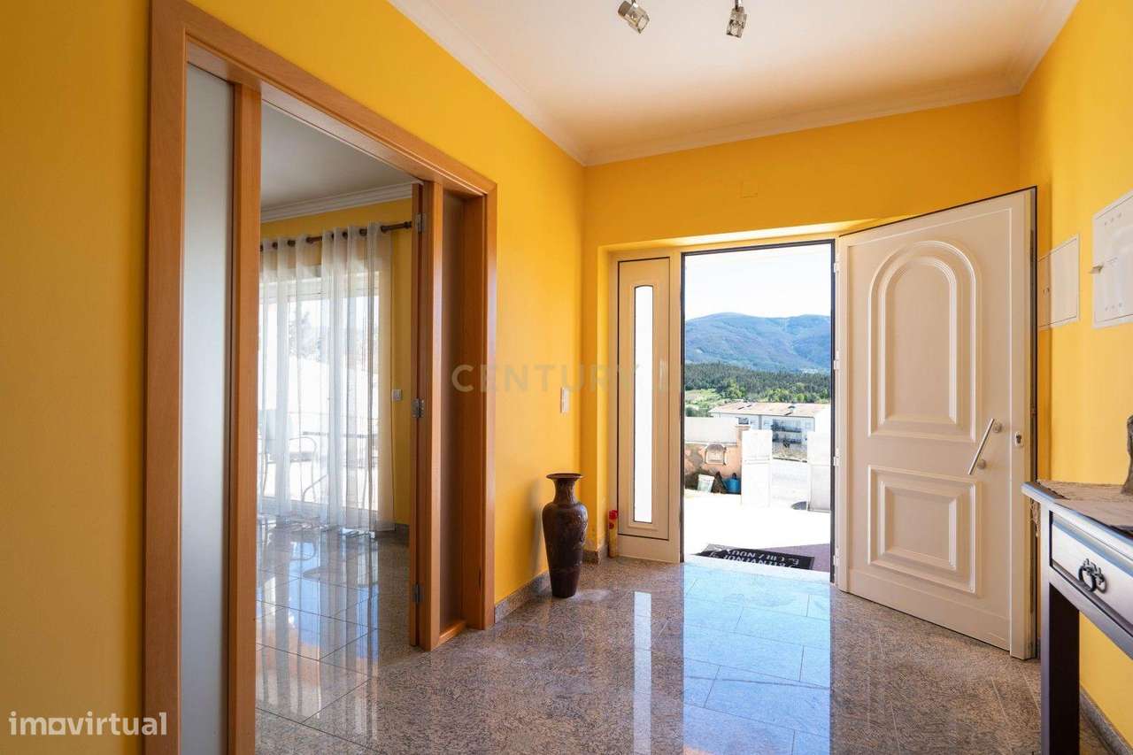 Moradia T3 - C/ espaço exterior e piscina-11