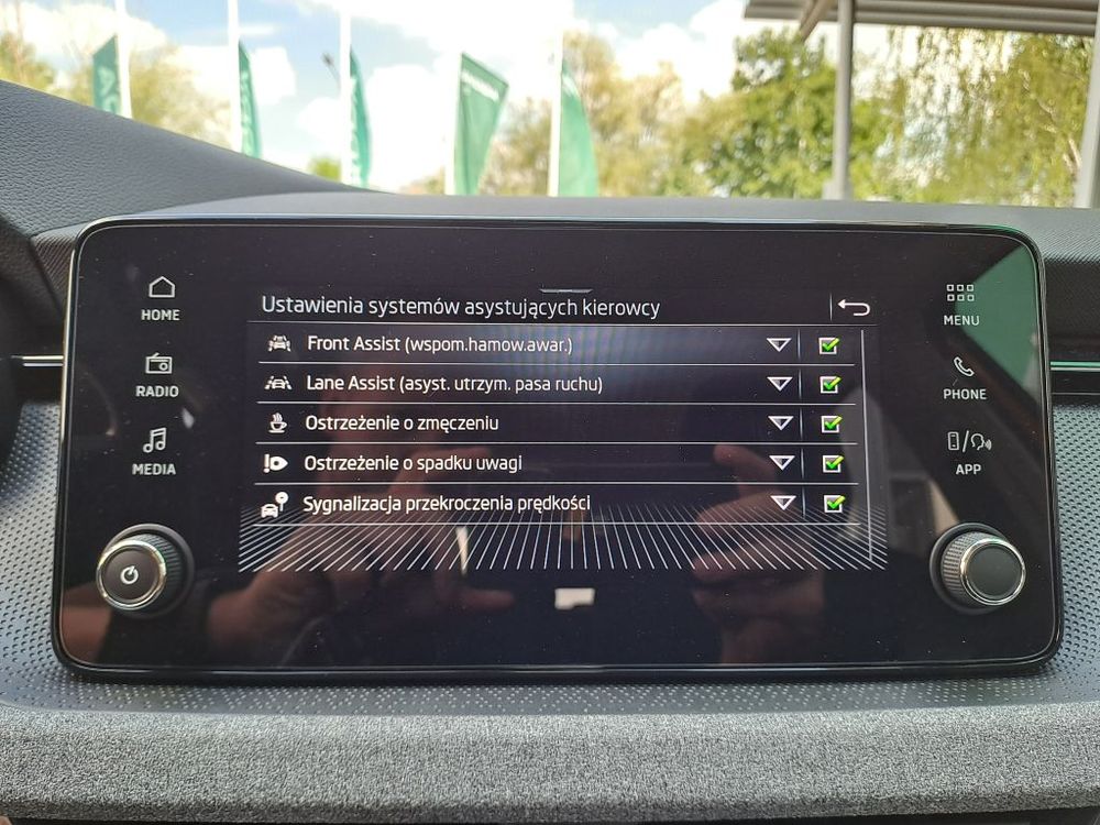 SKODA KAMIQ 1.0 TSI 115KM DSG DRIVE, bezdotykowo otwierana pokrywa bagażnika