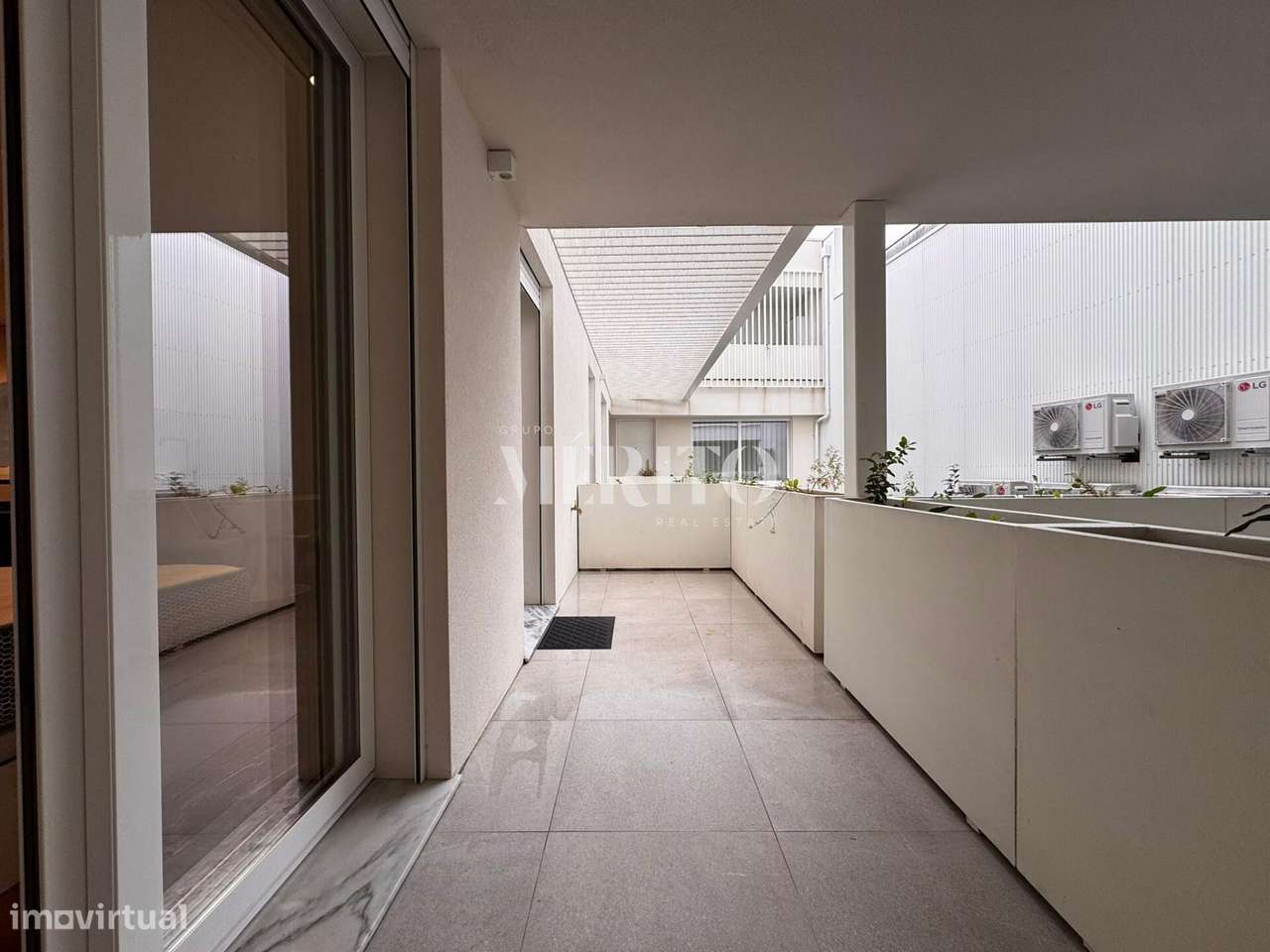 APARTAMENTO T0 - NOVO - Grande imagem: 4/18