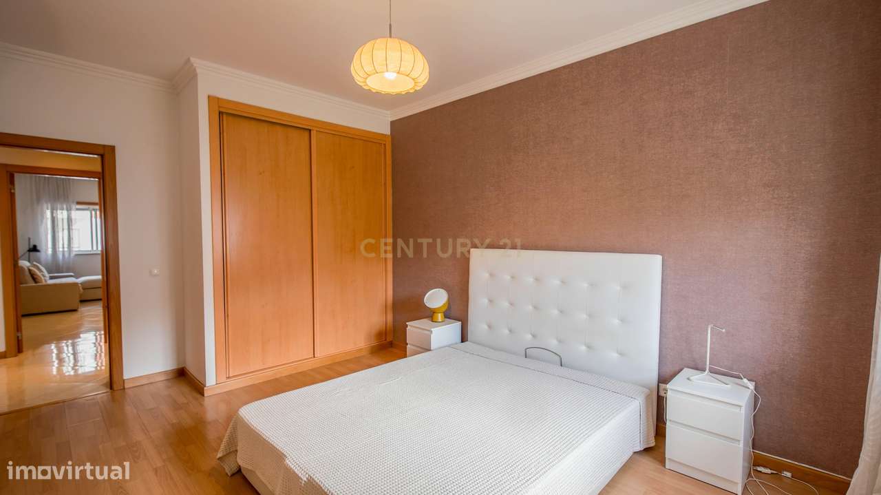 Apartamento T2 totalmente equipado e parcialmente mobilado em Vale Flo - Grande imagem: 3/23