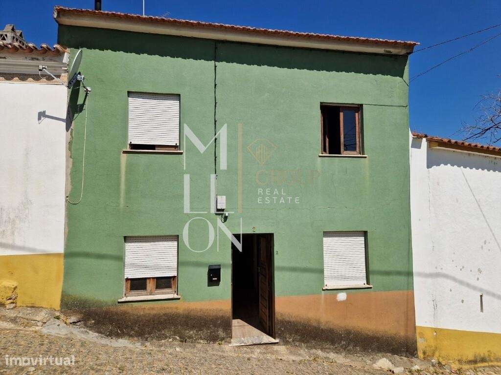 Moradia T3+1 com Sótão Amplo, Ruína e Potencial para Piscina | Gavião-1