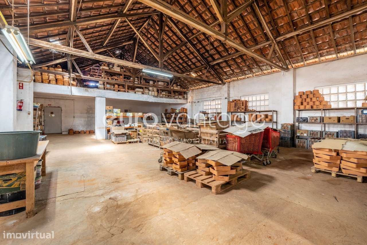 Pavilhão Industrial c/ 1.980 m² sito no Juncal-12