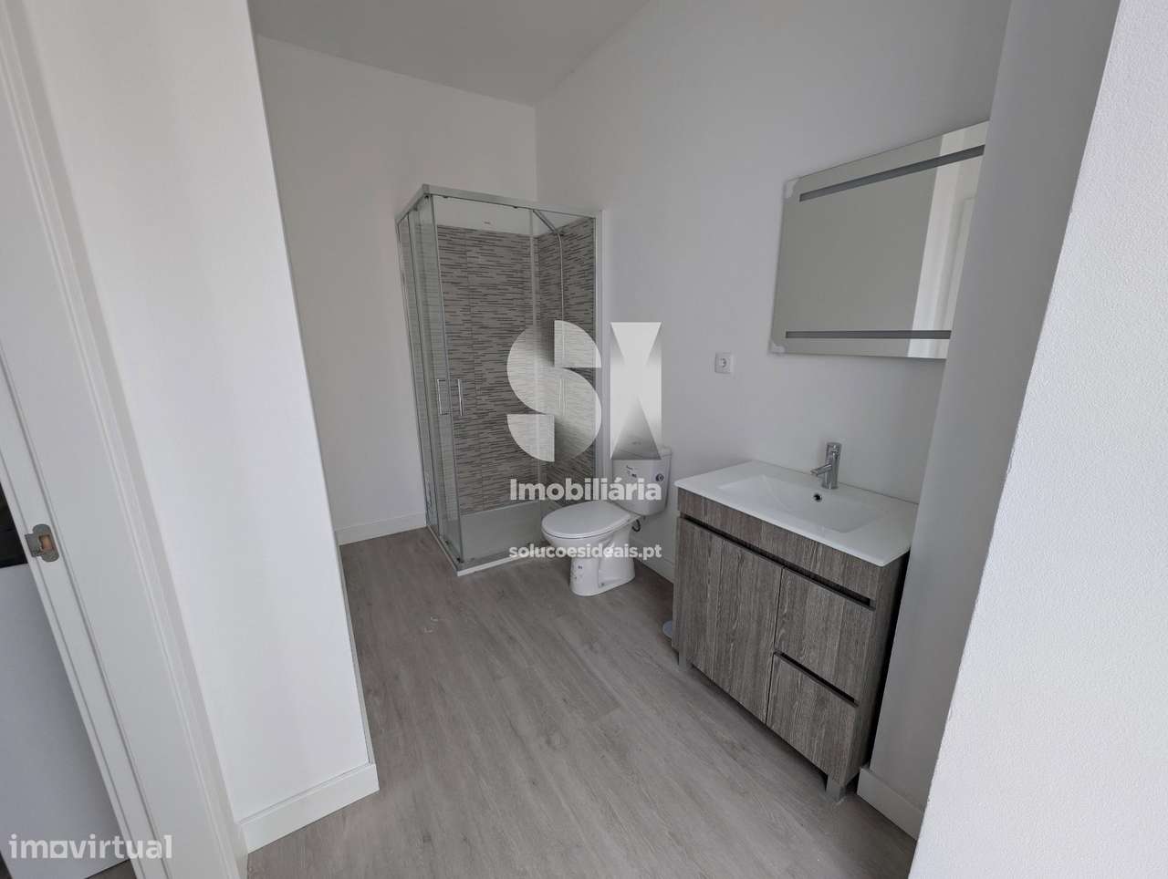 Prédio restaurado 6 T0 e 2 T2 - Grande imagem: 5/39