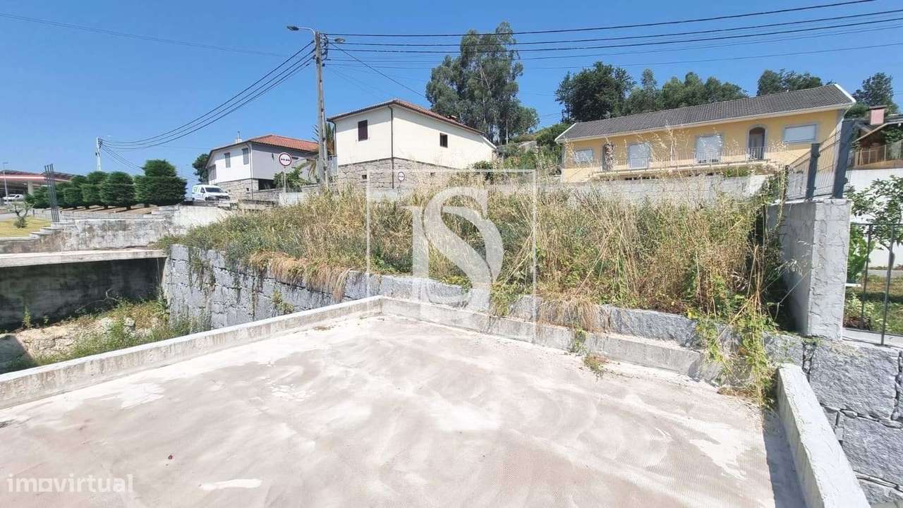 Moradia T3 independente, em construção, na Póvoa de Lanhoso-8