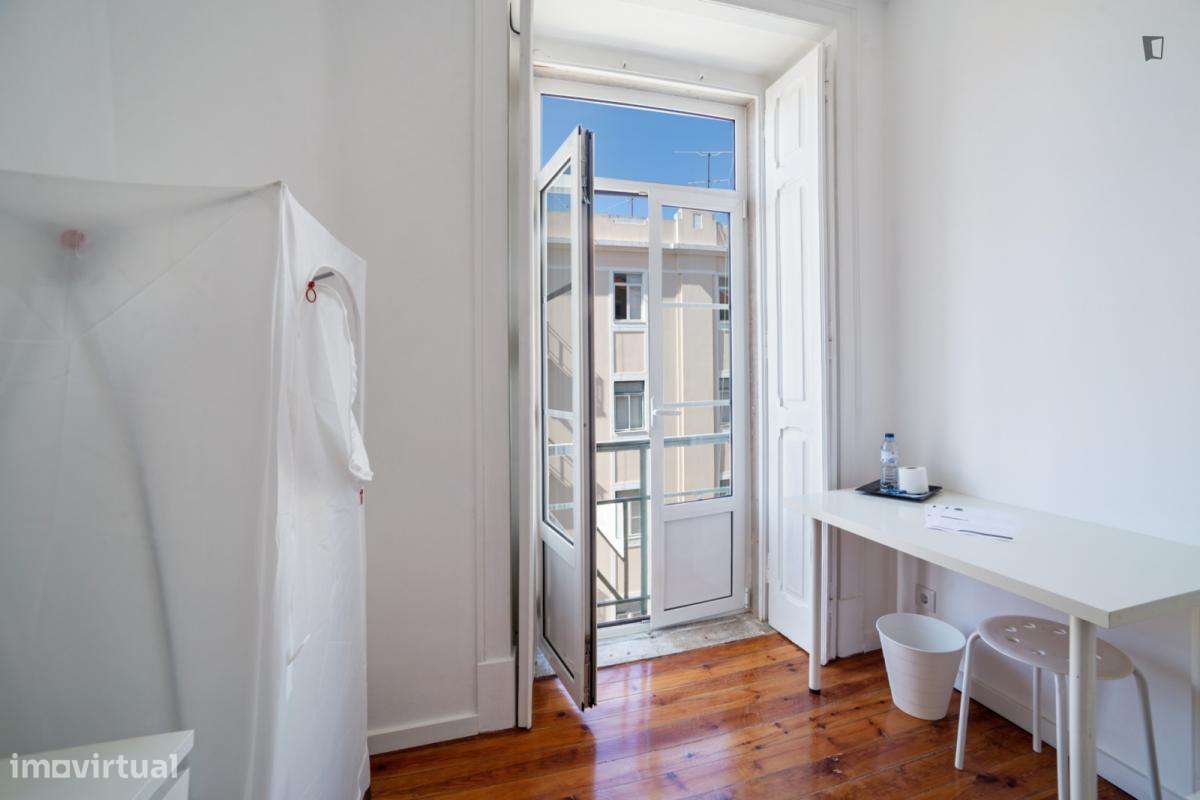 Quarto - localizado em Anjos Lisbon - Grande imagem: 4/16