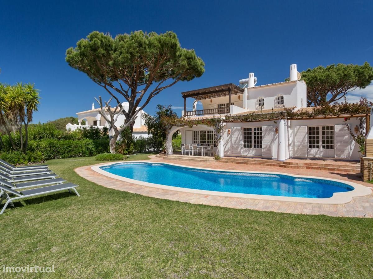 Vila confortável, jardim para descansar, piscina, Vilamoura