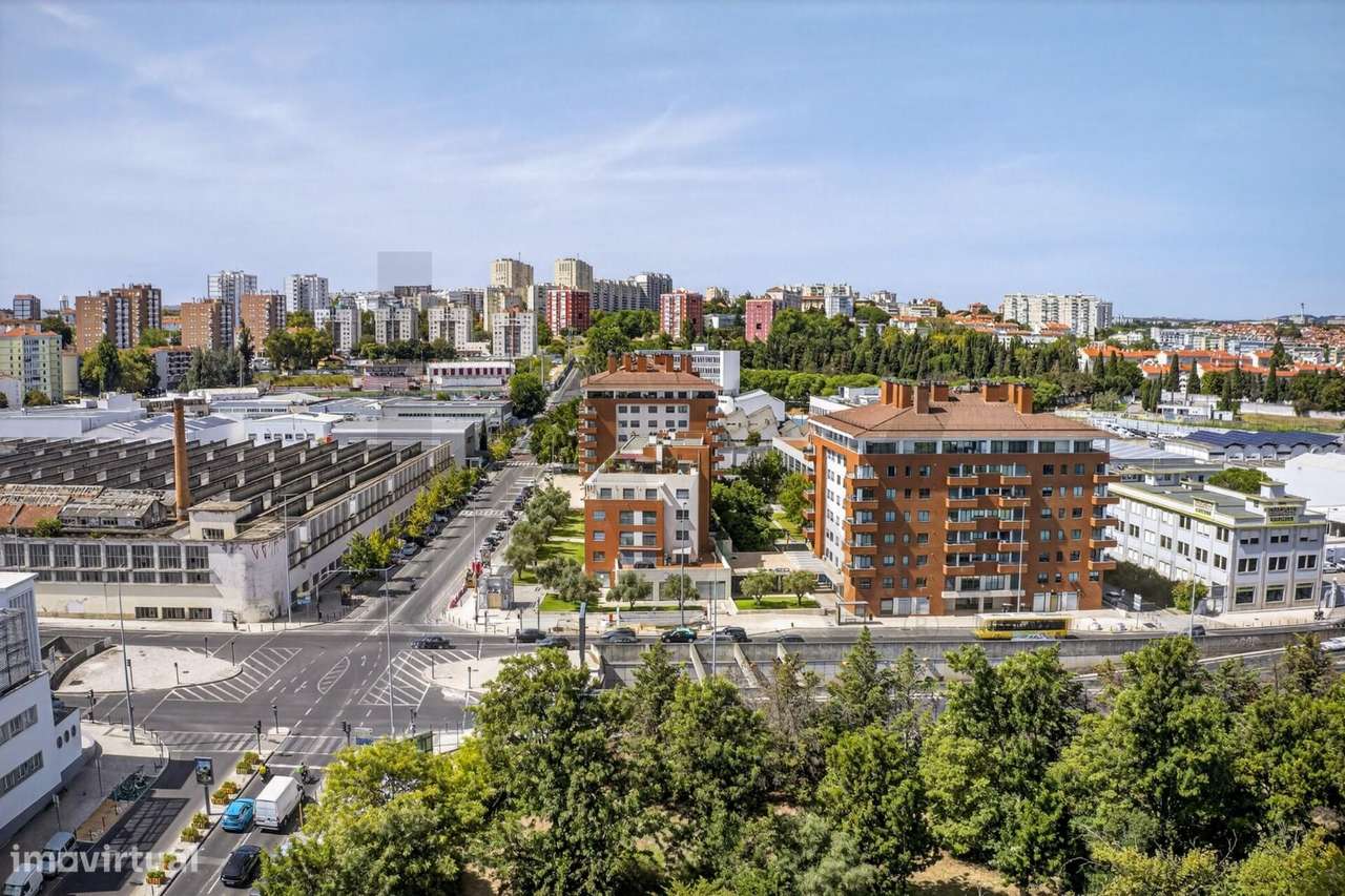 Loja/Escritório com 300 m2, 2 lugares de garagem –  Av Infante D. Henr - Grande imagem: 5/27