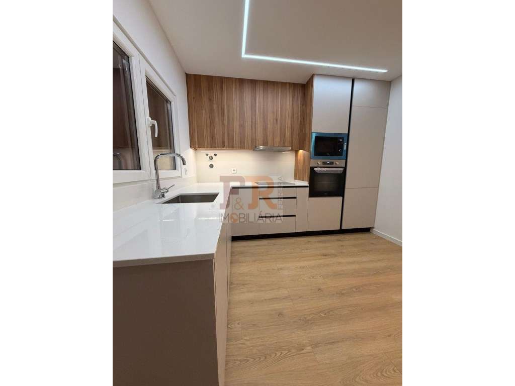 Moradia Geminada Gaveto T3 com Garagem Quinta do Conde-25