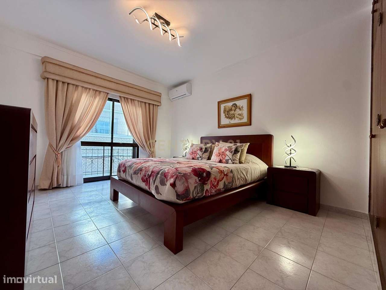 Moradia T3 em Olhão, com Terraço e Boa Exposição Solar na Baixa-8