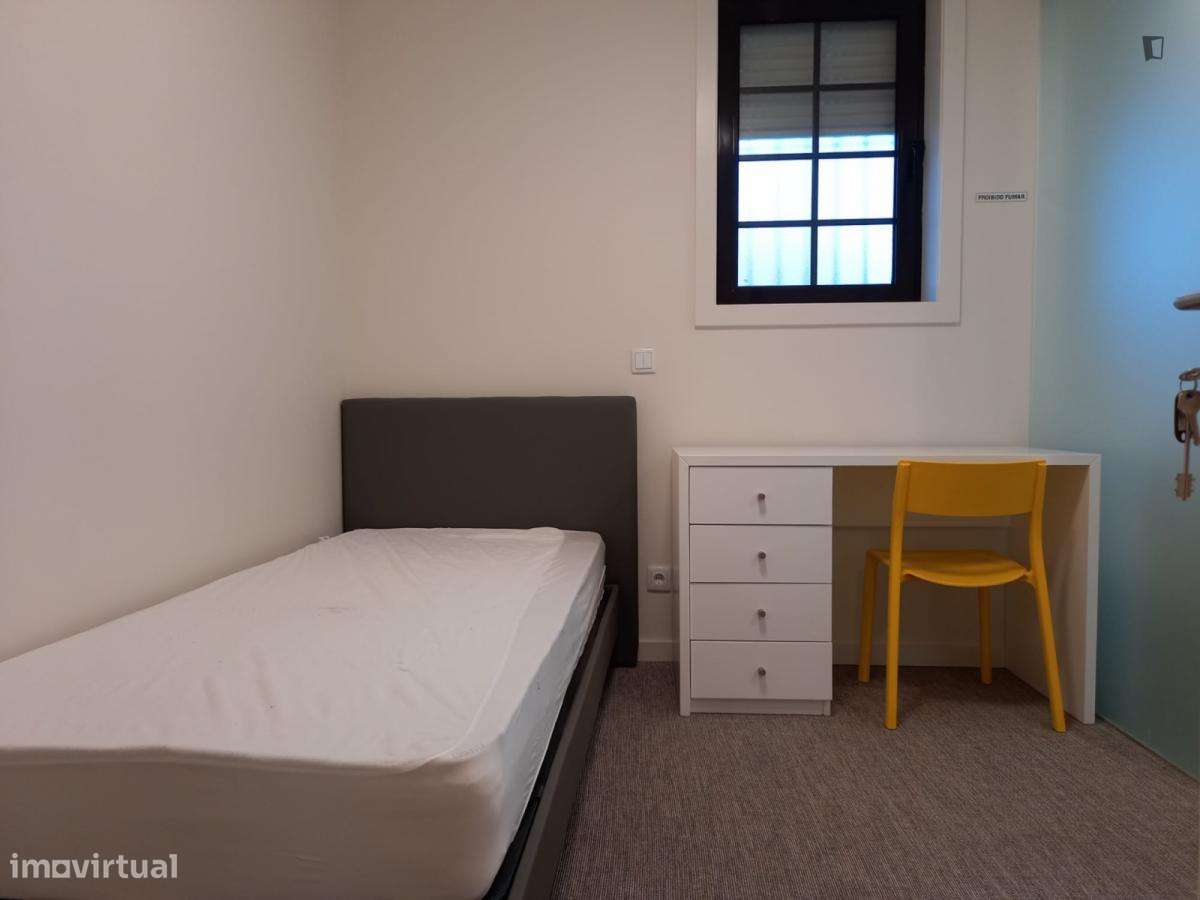 Quarto - localizado em Paranhos Porto - Grande imagem: 4/10