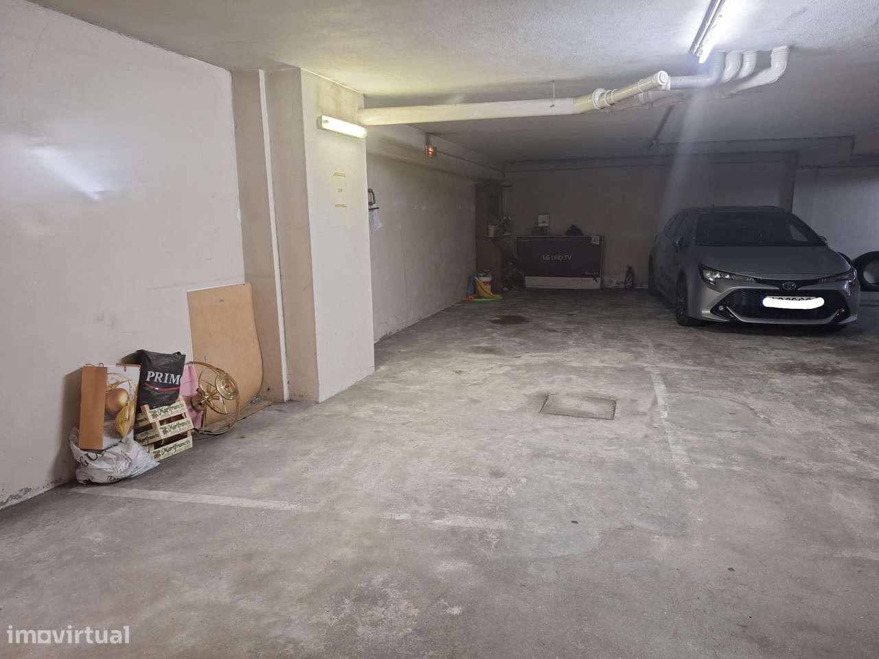 CPM25010 garagem 26m2  p 2 viaturas próx Macdonalds Vilar Paraiso V12-12