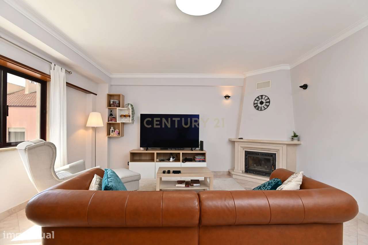 Apartamento T2 com garagem para 2 carros à venda na Ramada - Odivelas - Grande imagem: 2/28