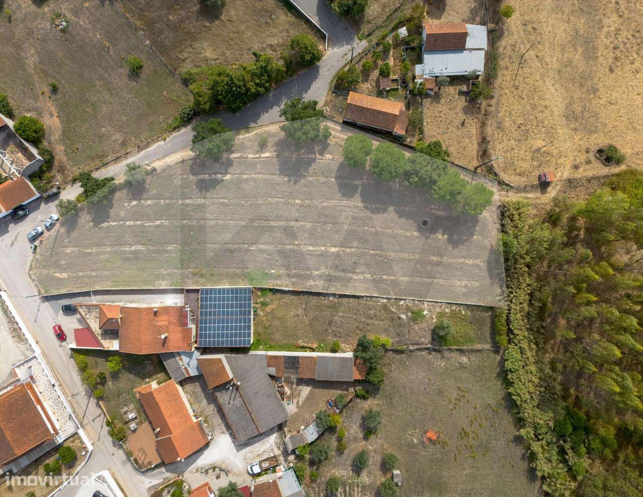 Terreno com projeto aprovado para moradia e anexos com piscina de arei - Grande imagem: 4/15