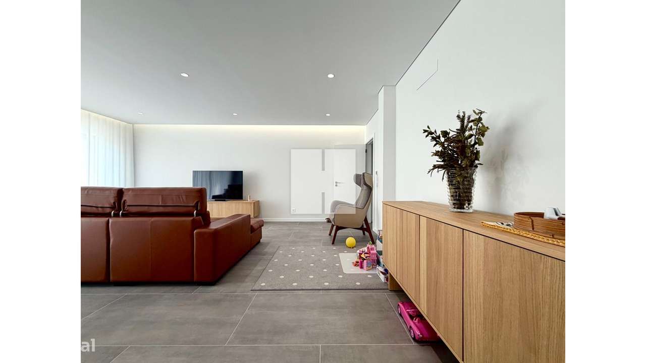 Moradia T4 Nova e Completa-18