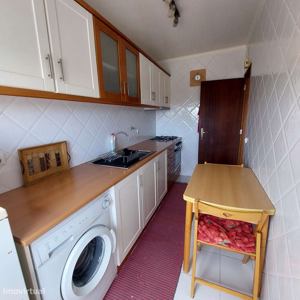 T1 com cozinha separada e elevador em Coimbra-3