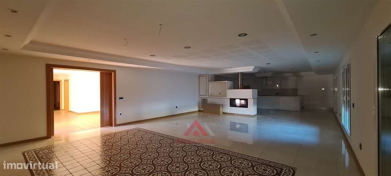 Moradia T7 + Sala c/ 100M2 + Terreno 4.666M2-11