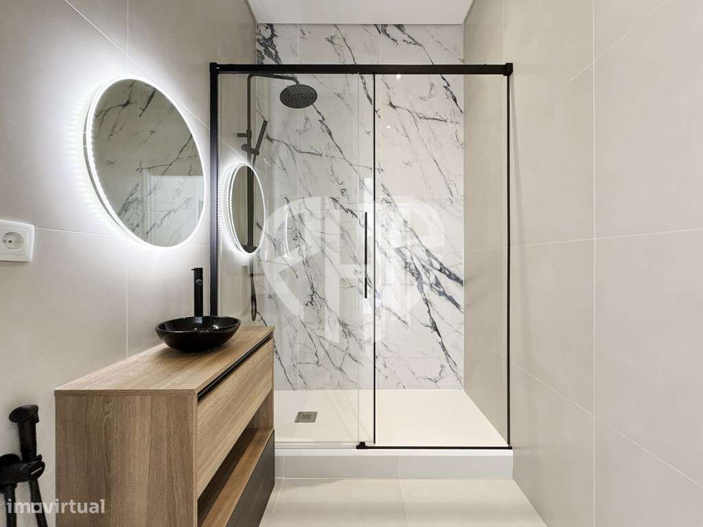 Apartamento T3 // Totalmente Renovado - Av. Almirante Reis-33