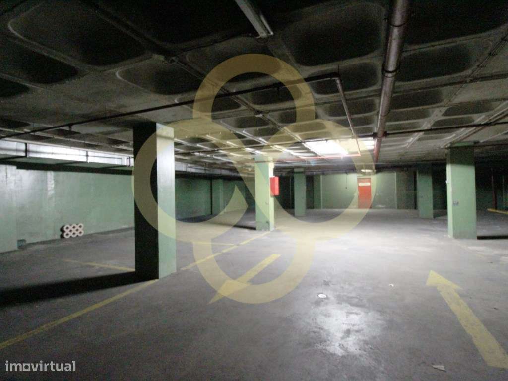 Parqueamento CC Pedralvas em Benfica Lisboa - Grande imagem: 4/5