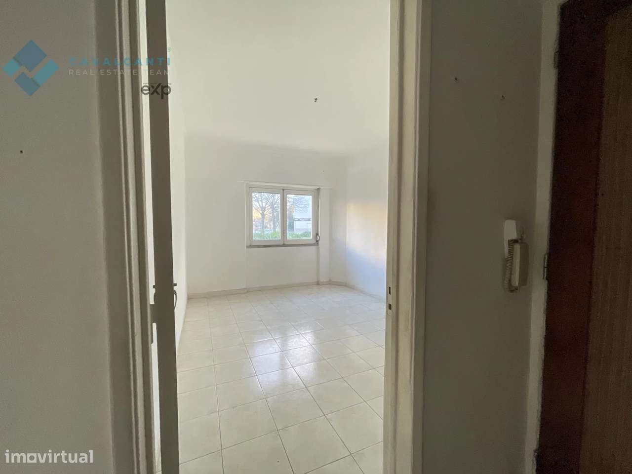 T2 para remodelar - Carnaxide  | Ideal para habitação própria ou inves - Grande imagem: 5/52