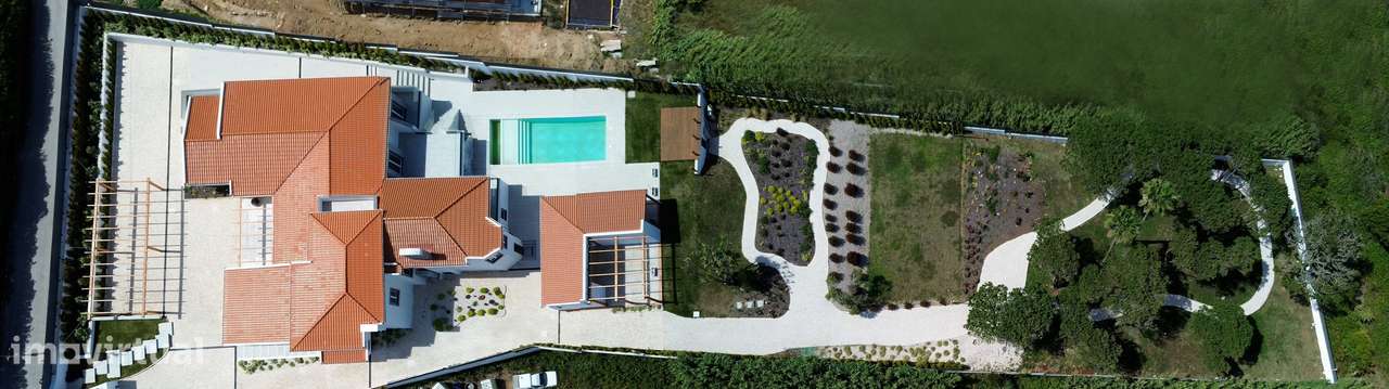 Moradia T6 com Piscina, Vista Mar e Terreno de 3.920 m² | Azoia, Sintr-55