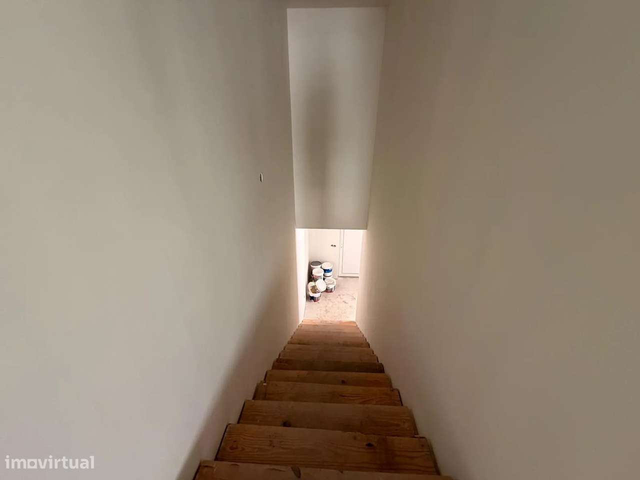 Moradia T3 de Arquitetura Moderna com Jardim e Garagem de 85 m² – Arco-4
