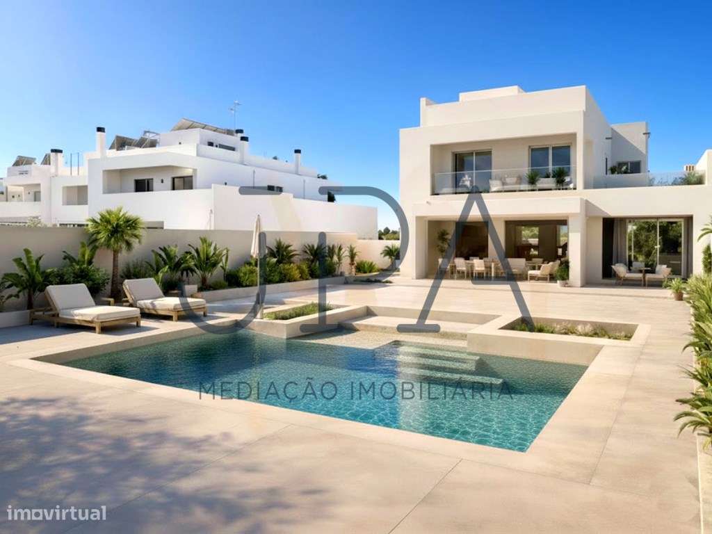 Em Construcao Moradia V4 De Estilo Contemporaneo Com Piscina Priva
