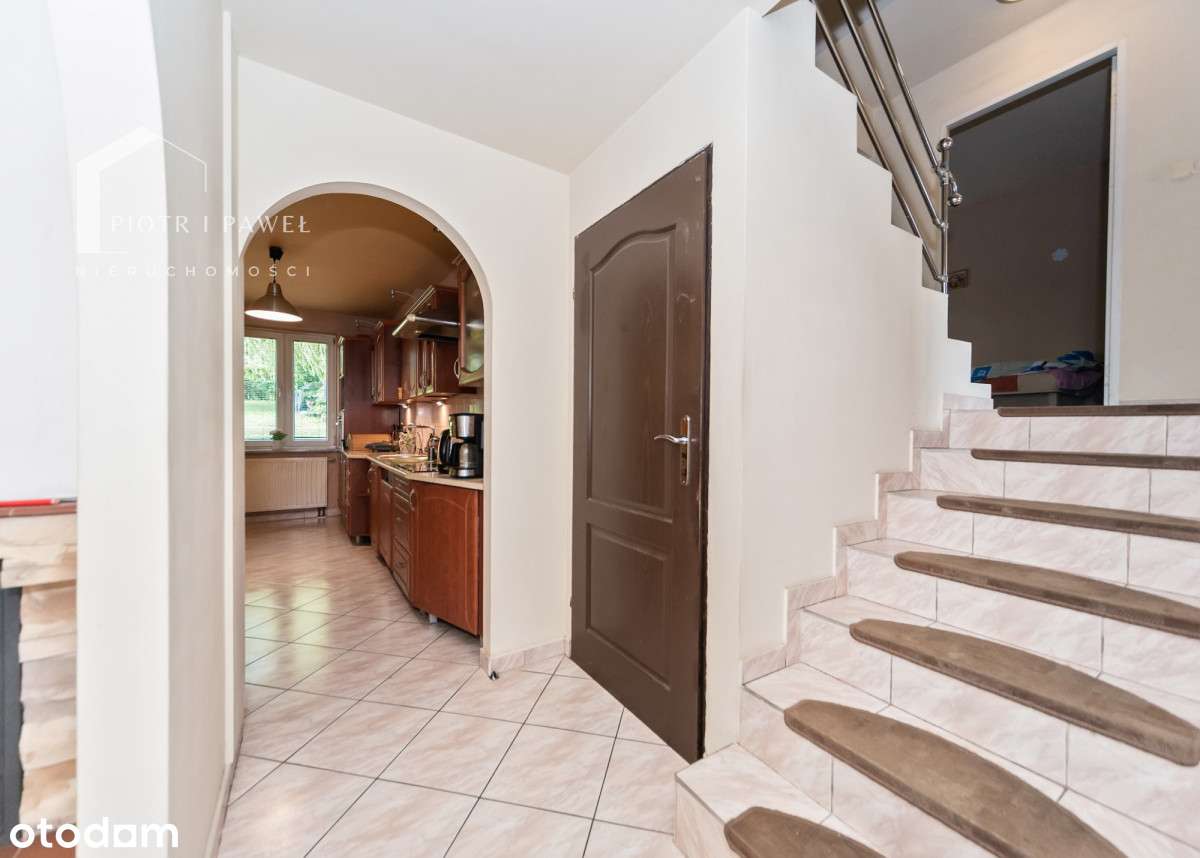 Dom z potencjałem – kominek, taras, garaż!-10