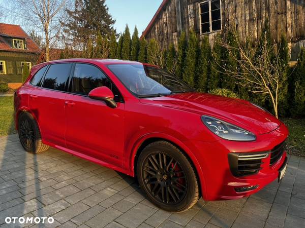 Porsche Cayenne GTS - 5