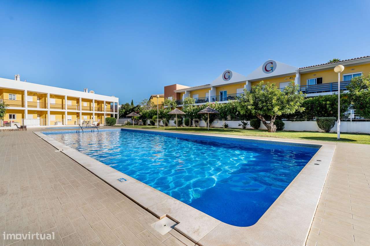 Apartamento T2 com Piscina e Garagem – a 5 minutos da Praia da Galé-24